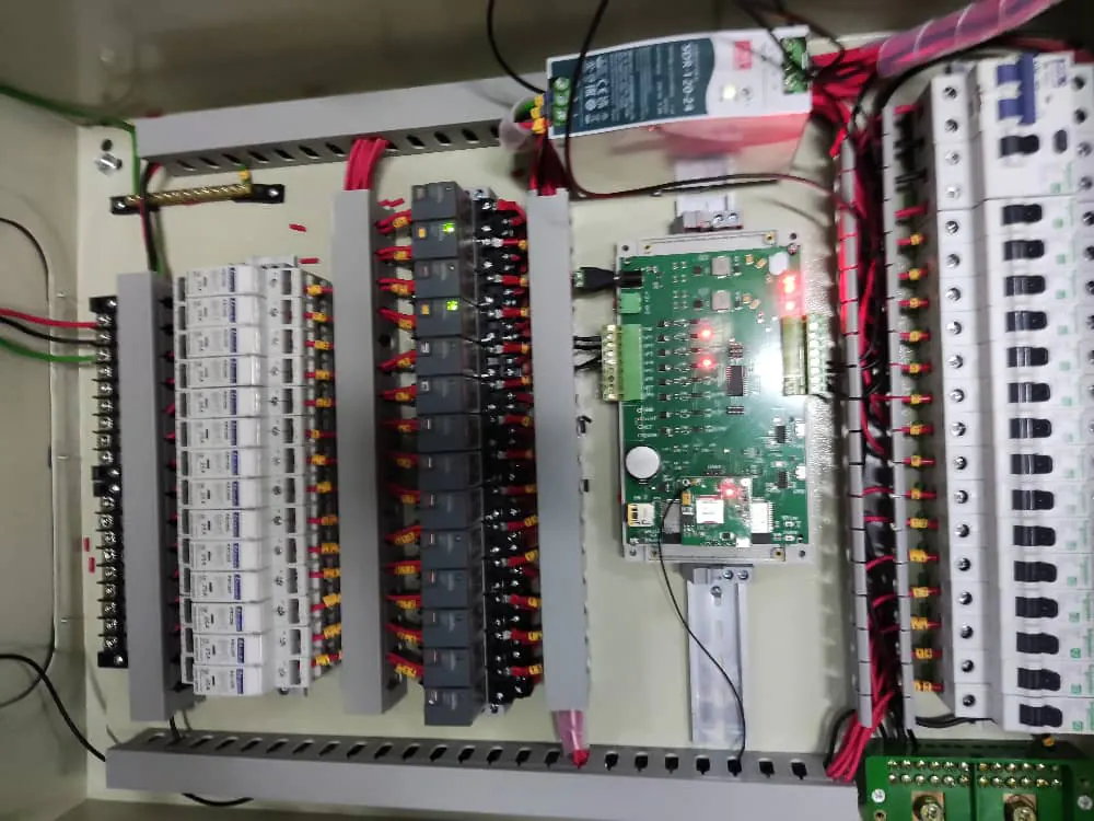 Court-lighting control cabinet with controller, relays and contactors