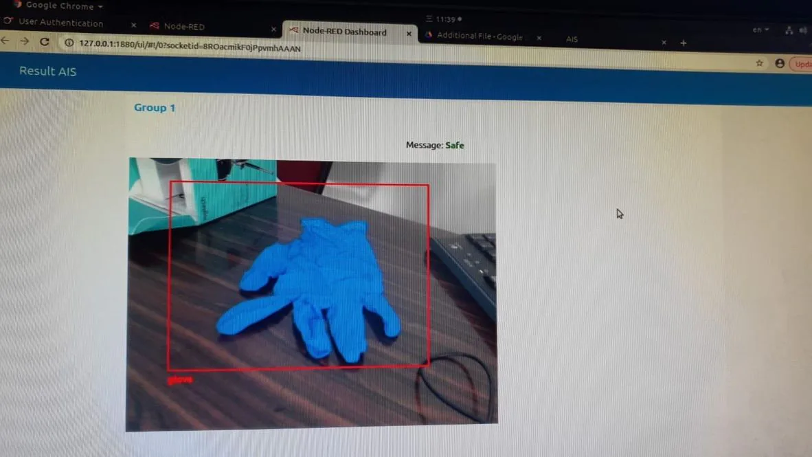 Node-RED teaching dashboard displaying a blue glove with a detection bounding box and status message