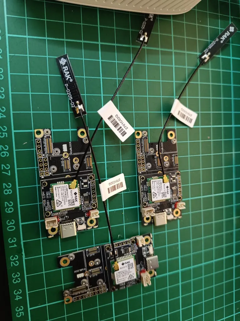 RAK3172 evaluation boards with antennas on a workbench