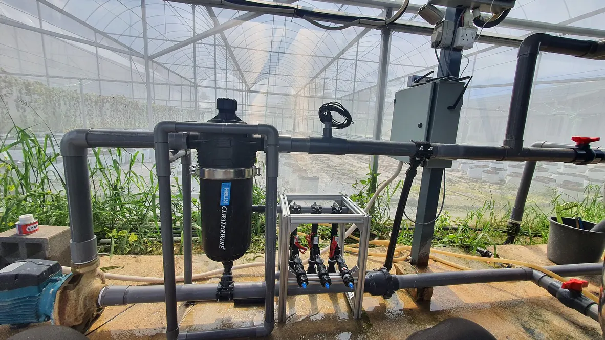 Venturi dosing installation with pump, filter and irrigation piping